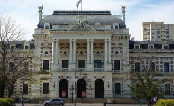 Imagen de la nota: La Provincia ofreció a docentes y estatales un 2% de aumento y los gremios lo rechazaron