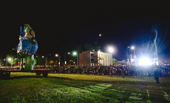 Imagen de la nota: La última noche de los Carnavales 2026 cerró con la quema del Rey Momo frente a 30 mil personas