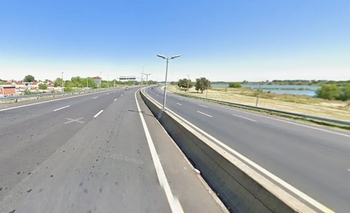 Imagen de la nota: Hallaron un cadáver flotando en una laguna lindera a la Autopista La Plata - Buenos Aires