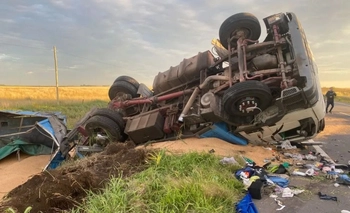 Imagen de la nota: Volcó un camión en la Ruta 65 y el chofer fue hospitalizado