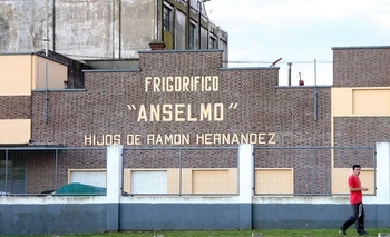 Imagen de la nota: Un frigorífico de Tres Arroyos reabrió y 70 operarios volvieron a su trabajo