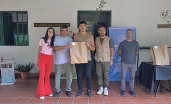 Imagen de la nota: El Municipio entregó material de lectura y ejemplares de árboles nativos a bibliotecas populares del Partido