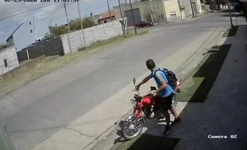 Imagen de la nota: Barrio Luján: Robó una moto de una vivienda y fue captado por cámaras de seguridad