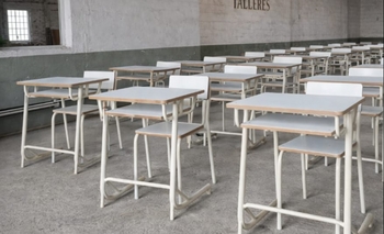 Imagen de la nota: Nueva entrega de mobiliario escolar del convenio entre el Municipio y el Polo Industrial del Servicio Penitenciario