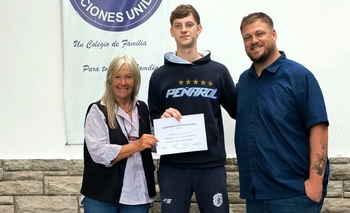 Imagen de la nota: Distinción del “Milrayitas” para Aman por completar sus estudios