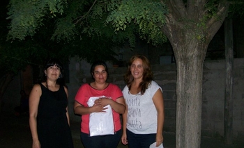 Imagen de la nota: Se entregaron guardapolvos en distintos barrios de la ciudad