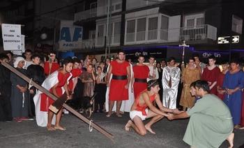 Se realizó el tradicional Vía Crucis del Colegio Cáneva Imagen de la nota: Se realizó el tradicional Vía Crucis del Colegio Cáneva