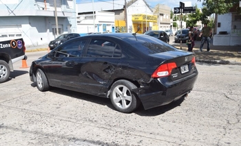 Imagen de la nota: Una mujer con heridas leves al chocar dos autos