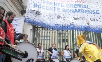 Imagen de la nota: Los seis gremios docentes anunciaron un nuevo paro