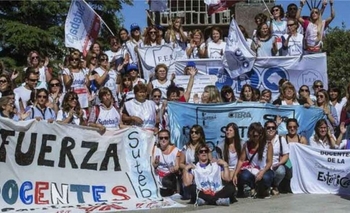 Imagen de la nota: Gremios docentes realizarán una caravana educativa