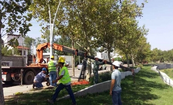 Imagen de la nota: Avanza la obra de iluminación en el Parque Mitre