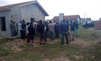 Imagen de la nota: Trabajadores retomaron las tareas en barrio Pickelado