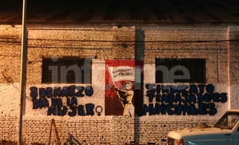 Imagen de la nota: Municipales repintaron el mural que había sido tapado 
