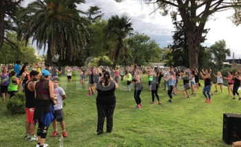 Imagen de la nota: En el sector verde del Parque Guerrero bailaron y ayudaron