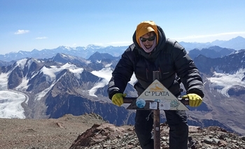 Imagen de la nota: Hicieron cumbre en cerro de más de 6 mil metros 