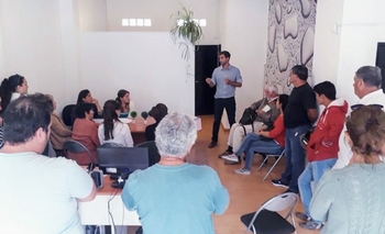 Reclamo de vecinos ante la Defensoría del Pueblo Imagen de la nota: Reclamo de vecinos ante la Defensoría del Pueblo