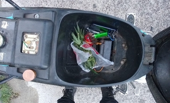 Imagen de la nota: Le encontraron marihuana en el asiento de la moto
