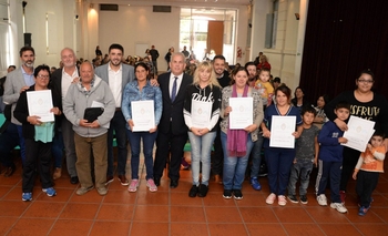Acto de entrega de escrituras y títulos de propiedad Imagen de la nota: Acto de entrega de escrituras y títulos de propiedad