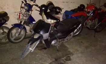 Imagen de la nota: Esquivó un control y tiró una moto en un descampado