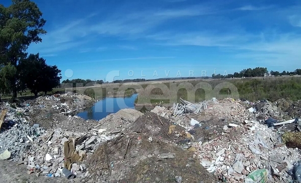 Video: crece el malestar vecinal por el uso de un predio como basural ...
