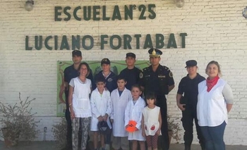 Imagen de la nota: Policía Federal entregó donaciones a la Escuela Primaria 25