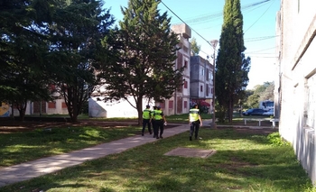 Efectivos recorren distintos barrios de la ciudad Imagen de la nota: Efectivos recorren distintos barrios de la ciudad