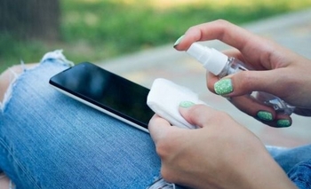 Imagen de la nota: Coronavirus: como limpiar y desinfectar el celular
