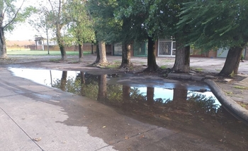 Imagen de la nota: Barrio CECO: reclamo por agua acumulada en las calles
