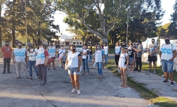 Imagen de la nota: Agrupaciones recorrieron barrio Los Robles 