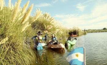 VIDEO: grupo de kayakistas limpiaron el Arroyo Tapalqué Imagen de la nota:  VIDEO: grupo de kayakistas limpiaron el Arroyo Tapalqué