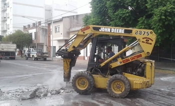 Imagen de la nota: Reparación de vía publica en Vicente López y Sáenz Peña