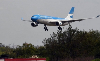 Imagen de la nota: Llegó el vuelo de Aerolíneas con 330 mil dosis de la Sputnik V