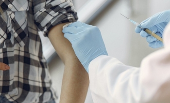 Imagen de la nota: Docentes bonaerenses: vacunaron a la mitad de los inscriptos