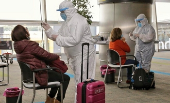 Confirman un caso de coronavirus en un vuelo que llegó desde Miami Imagen de la nota: Confirman un caso de coronavirus en un vuelo que llegó desde Miami