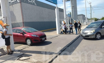 Imagen de la nota: Protesta por despidos y violencia laboral en un supermercado