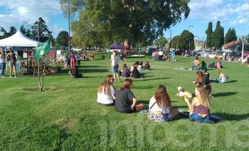 Imagen de la nota: Inició la feria de la Asamblea Feminista y Disidente
