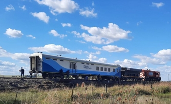 Imagen de la nota: Video: ya pusieron en su lugar al tren descarrilado