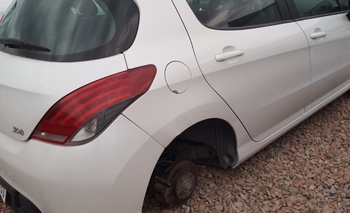 Robaron cubiertas de una concesionaria local Imagen de la nota: Robaron cubiertas de una concesionaria local