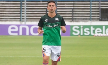 Deportivo Armenio debutó y despidió de la Copa Argentina Imagen de la nota: Deportivo Armenio debutó y despidió de la Copa Argentina