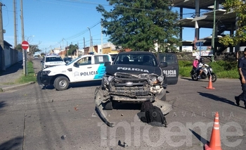 Imagen de la nota: Un patrullero del Grupo GAD chocó a una camioneta