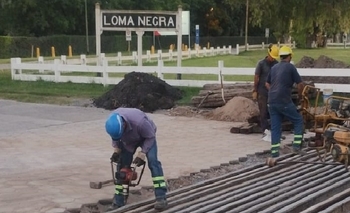 Realizaron trabajos de mantenimiento en un paso nivel de Loma Negra Imagen de la nota: Realizaron trabajos de mantenimiento en un paso nivel de Loma Negra