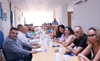 Imagen de la nota: Provincia recibe a docentes y estatales al filo de las liquidaciones salariales