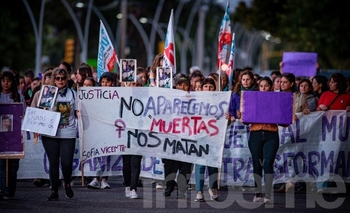Imagen de la nota: Fotogalería: Multitudinaria marcha en Olavarría por el 8M