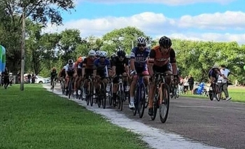 El ciclismo se mudó a Tapalqué y hubo podios Imagen de la nota: El ciclismo se mudó a Tapalqué y hubo podios