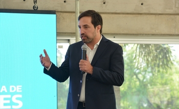 Imagen de la nota: Este lunes el ministro Kreplak estará en Olavarría para presentar su libro