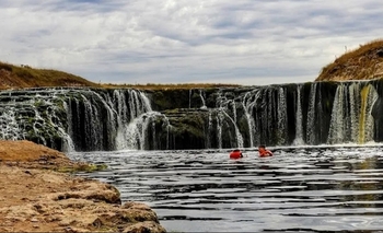 Imagen de la nota: Tragedia en el río Quequén Salado: un hombre se ahogó en la cascada Cifuentes