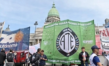 Imagen de la nota: Durante la gestión libertaria, el recorte en la planta estatal supera los 65.000 puestos