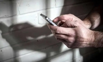 Imagen de la nota: Presentan un proyecto para prohibir el uso de celulares en cárceles bonaerenses
