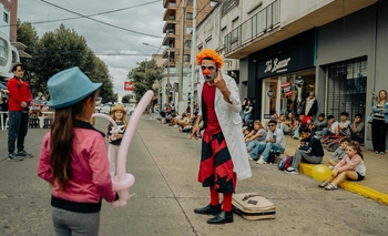 Imagen de la nota: La calle Rivadavia tuvo su primera tarde-noche como peatonal