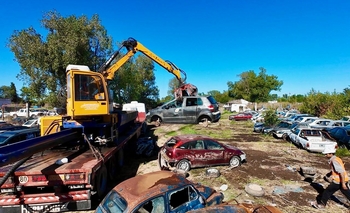 Imagen de la nota: Compactaron más de 100 autos que estaban  en el depósito judicial 